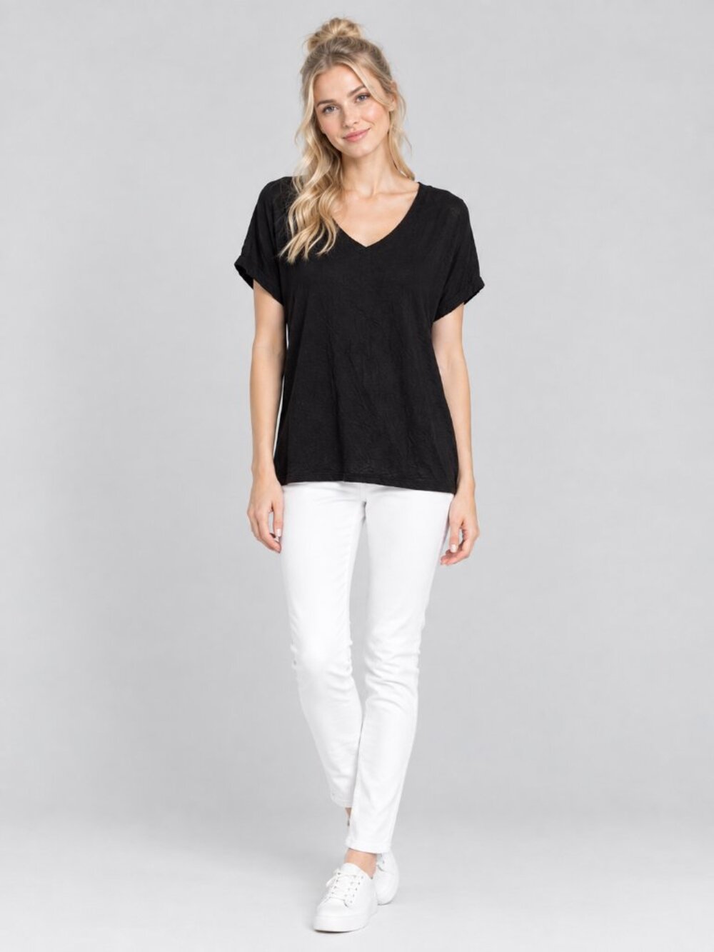 2/$30 T TAHARI Short Sleeve V-Neck Tee Black L #A4756